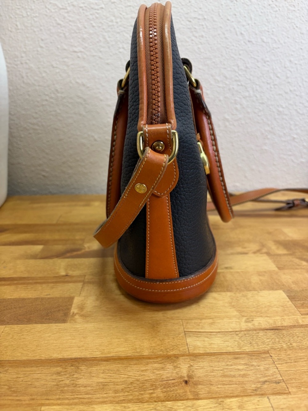 Vtg Dooney & Bourke All Weather Leather Domed Satchel Navy British Tan USA Made - Picture 12 of 15